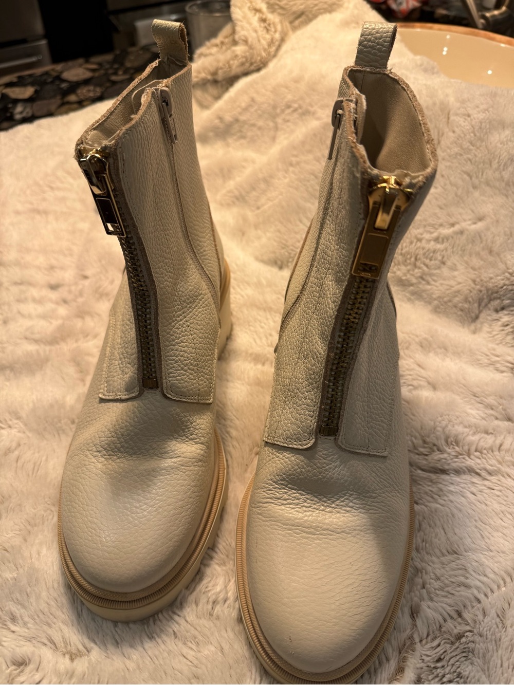 Antonio de Faria Cream Chelsea Lug Boot Gold Zipper US9 EU40